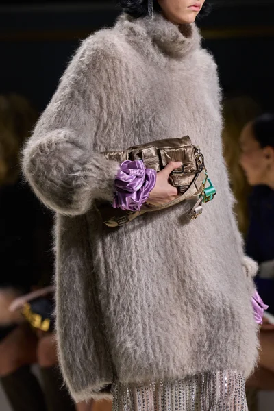 Look 18